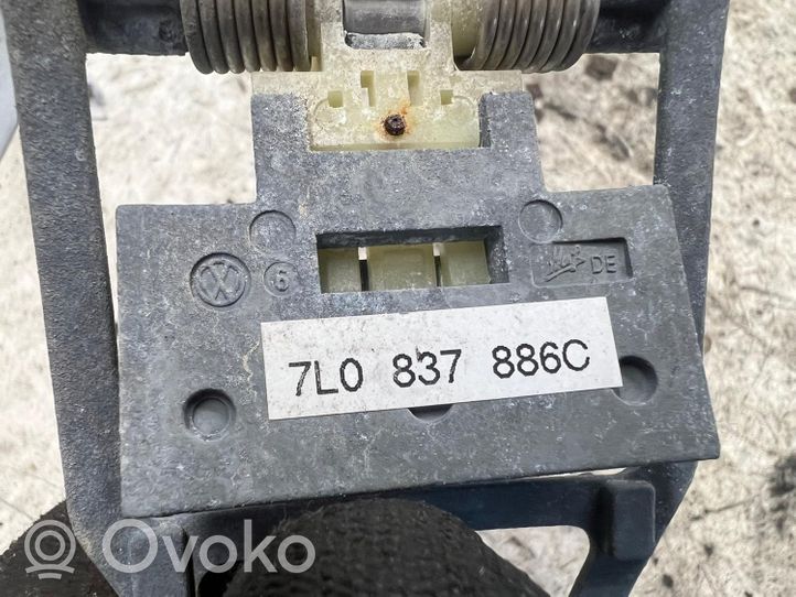 Volkswagen Touareg I Support poignée extérieur de porte avant 7L0837886C