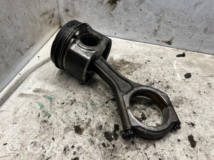 Subaru Outback Piston avec bielle 