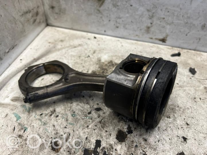 Subaru Outback Piston avec bielle 