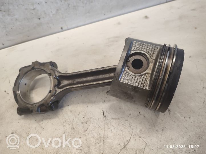 Nissan Navara D22 Piston avec bielle 