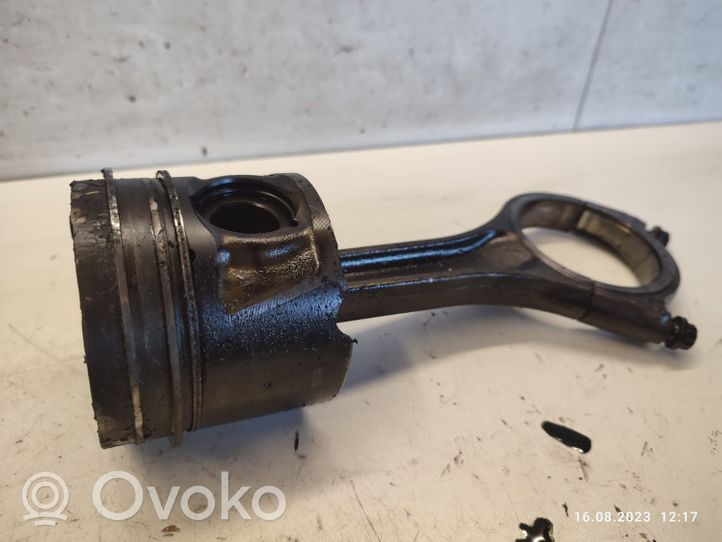 Peugeot 607 Piston avec bielle 