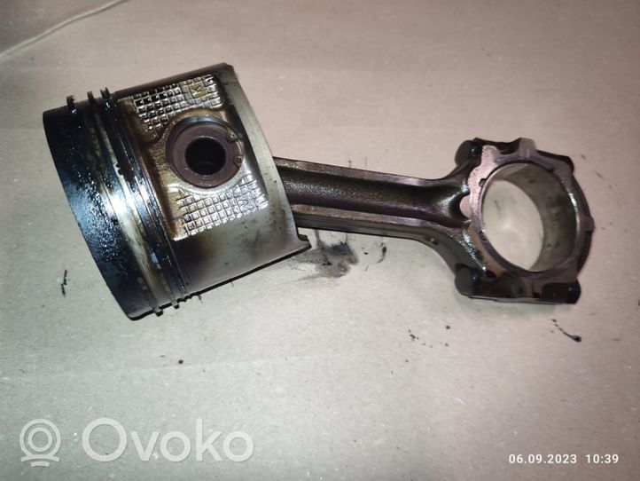 Nissan Navara D22 Piston avec bielle 