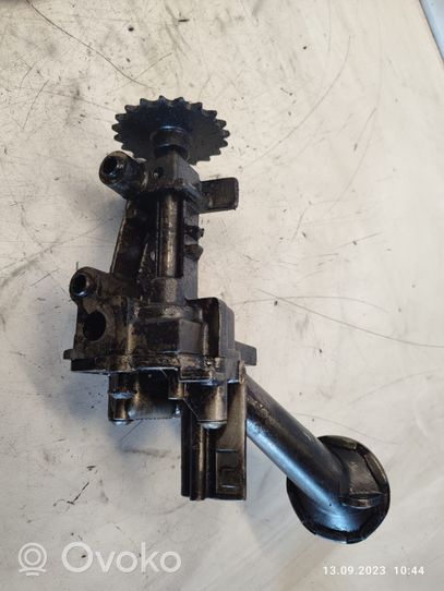 Opel Vivaro Oil pump 7700600252