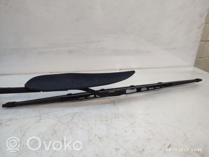 Hyundai Elantra Front wiper blade arm 