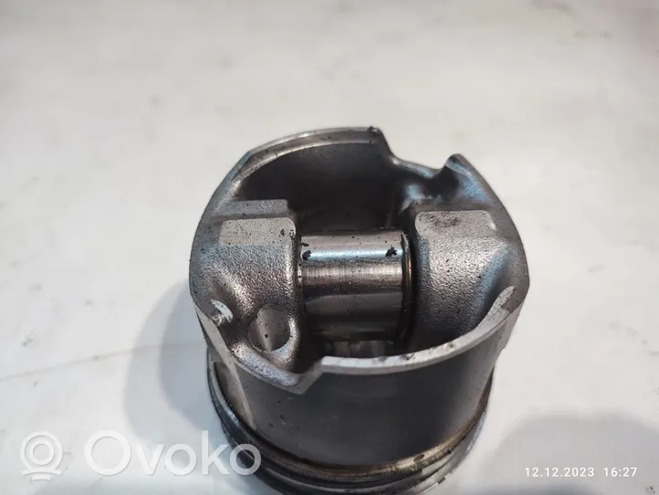 Audi A5 8T 8F Piston 