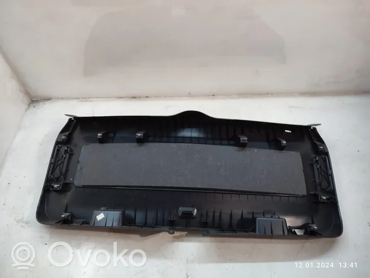 Volkswagen Tiguan Poszycie / Tapicerka tylnej klapy bagażnika 5N0867601A