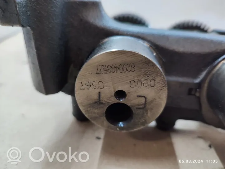 Nissan Qashqai+2 Wałek wyrównoważający 8200488527