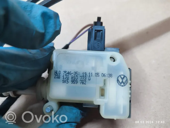 Volkswagen Touareg I Silniczek / Siłownik zamka centralnego 1K5959782