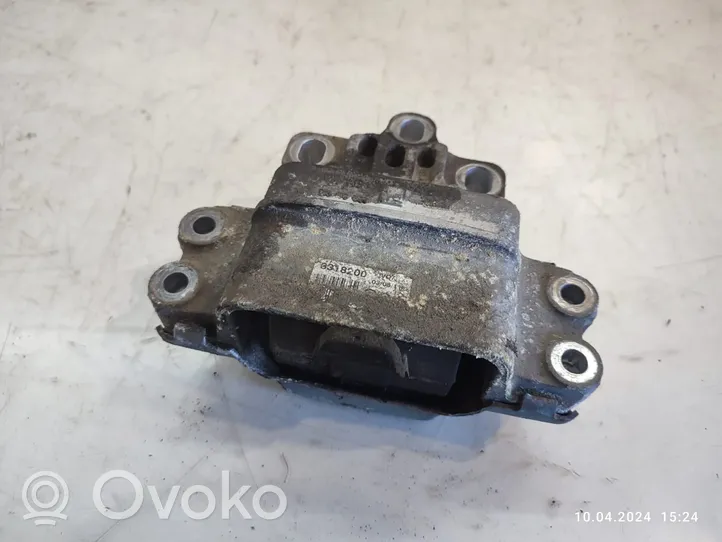 Volkswagen PASSAT B7 Engine mount bracket 