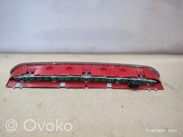 Volkswagen PASSAT B7 Trzecie światło stop 1K6945097A