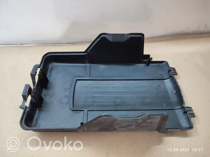 Volkswagen PASSAT B7 Couvercle de boîtier de batterie 3C0915443A