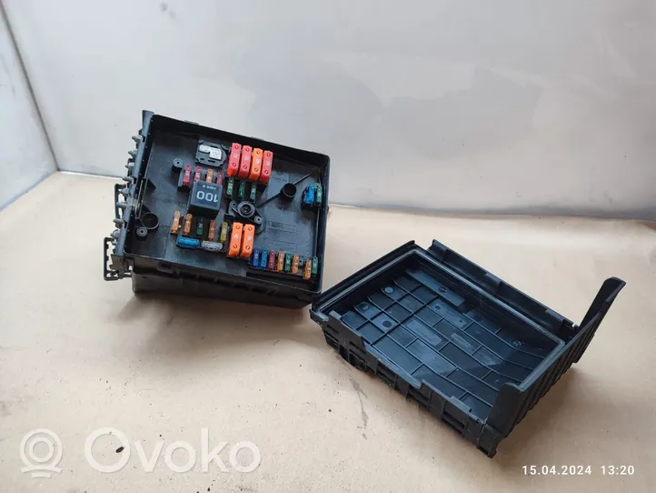 Volkswagen Touran I Fuse box set 