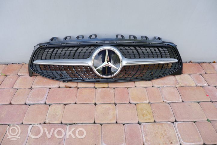 Mercedes-Benz CLA C118 X118 Grille calandre supérieure de pare-chocs avant A1188880000