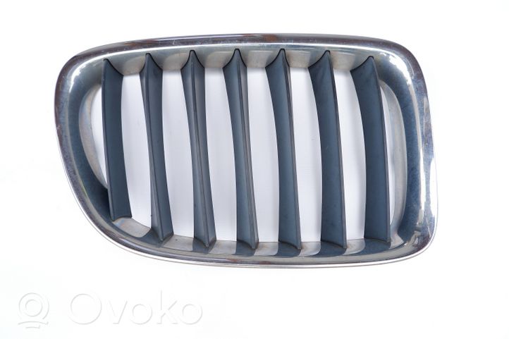 BMW X1 E84 Maskownica / Grill / Atrapa górna chłodnicy 2993308