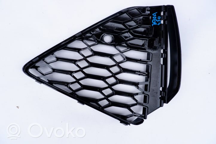 Audi RS6 C8 Grille inférieure de pare-chocs avant 4K8807682D