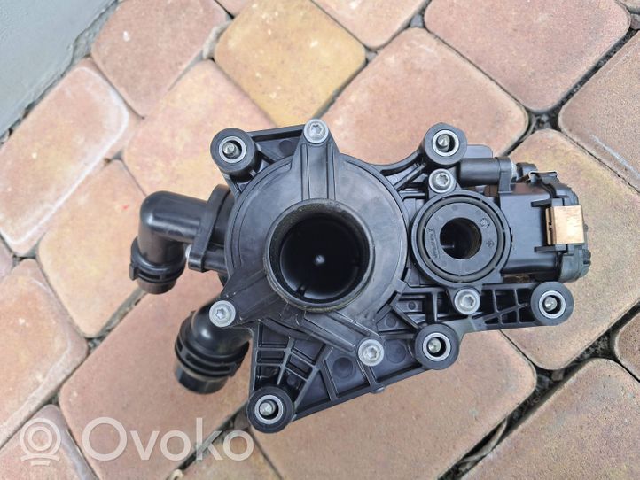 BMW X1 F48 F49 Termostaatin kotelo 8631943