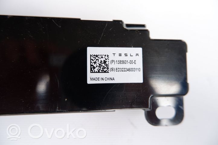 Tesla Model Y Antenne intérieure accès confort ED322246003110