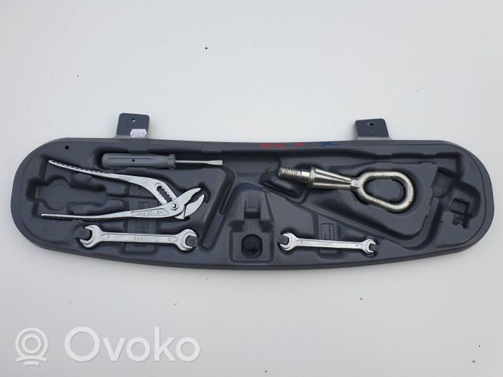 BMW M3 Tool set 1094910