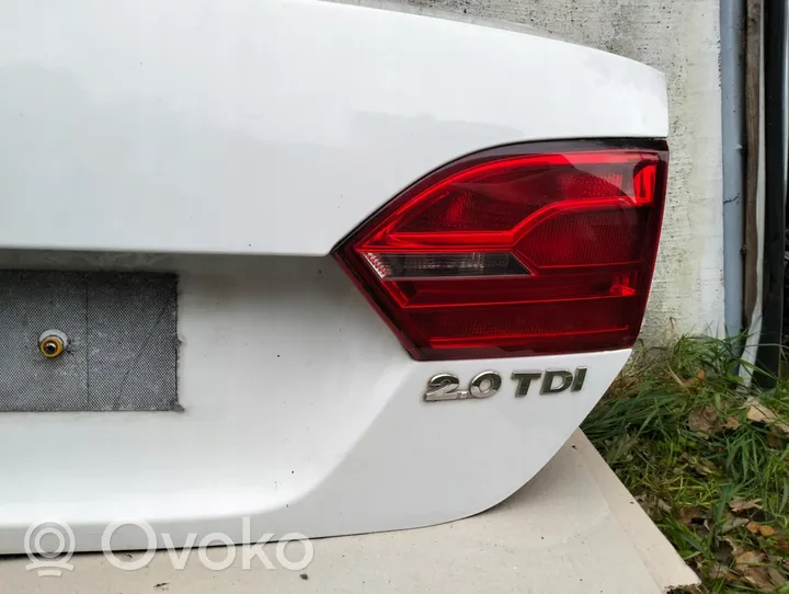 Volkswagen Jetta VI Couvercle de coffre KLAPA