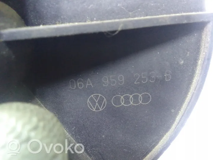 Audi A4 S4 B5 8D Pompa powietrza wtórnego 06A959253B