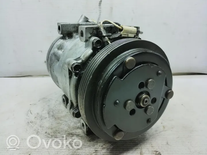 Renault Clio I Klimakompressor Pumpe 7700875357