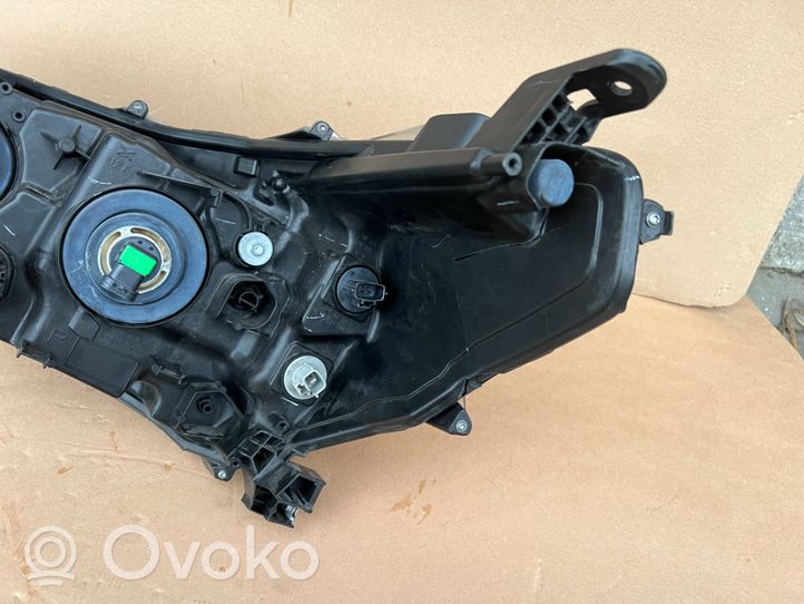 Toyota Hilux VIII Phare frontale 811100KX60