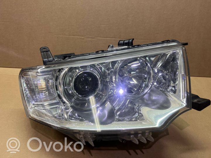 Mitsubishi L200 Lampa przednia 