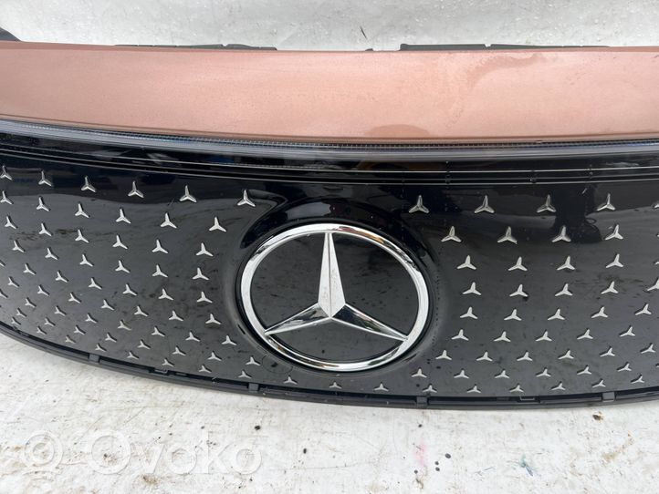 Mercedes-Benz EQA Grotelės viršutinės A2438885900