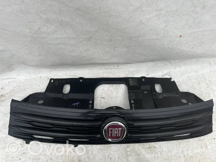 Fiat Talento Griglia superiore del radiatore paraurti anteriore 623106388R