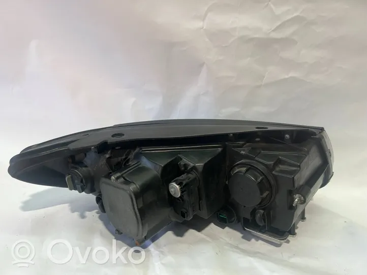 Hyundai Santa Fe Передняя фара 921012B120