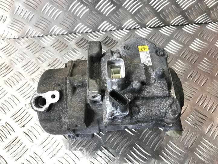 Toyota RAV 4 (XA40) Kompresor / Sprężarka klimatyzacji A/C 0422000533