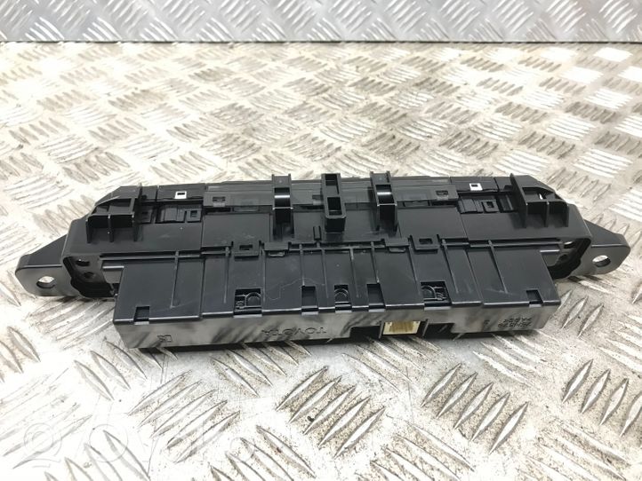 Toyota Prius (XW50) Panel klimatyzacji 5590047190