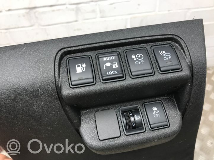 Toyota Yaris Panelės apdailos skydas (apatinis) 681063NM0A