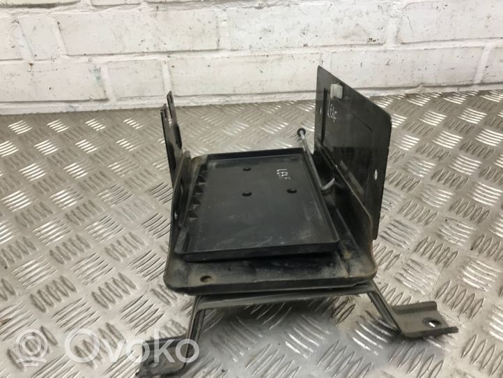 Toyota Yaris Boîte de batterie P6905710