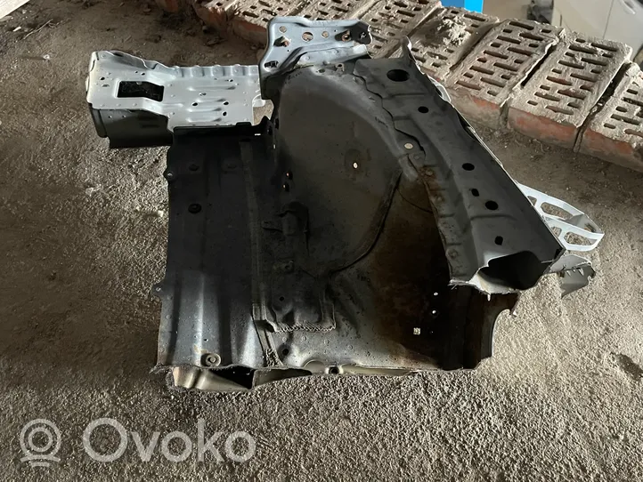 Toyota Prius (XW30) Longeron support avant 