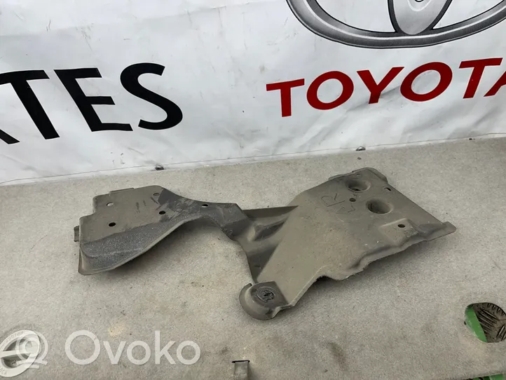 Toyota Prius (XW30) Plaque de protection de réservoir de carburant 5762747010