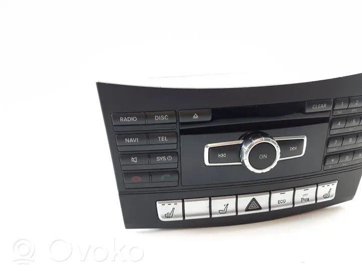 Mercedes-Benz E W212 Panel / Radioodtwarzacz CD/DVD/GPS A2129001826