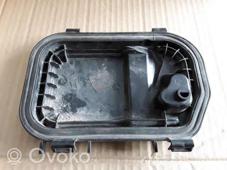 Audi A6 S6 C6 4F Osłona żarówki lampy przedniej 16016300l