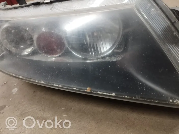 Honda Accord Lampa przednia P2928