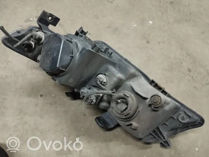 Honda Accord Lampa przednia P2928