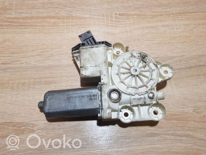 Toyota Avensis T220 Galinis varikliukas langų pakėlėjo 992045100