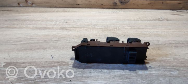 Toyota Avensis T270 Electric window control switch 8404005040