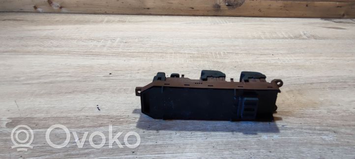 Toyota Avensis T270 Interruttore di controllo dell’alzacristalli elettrico 8404005040