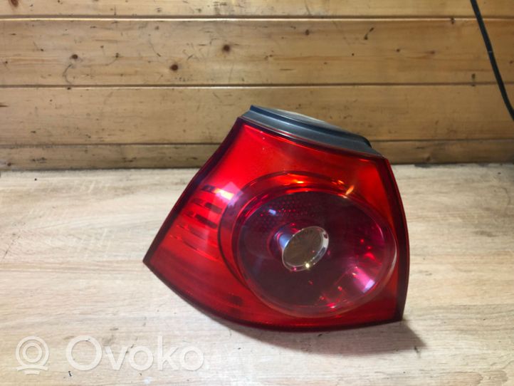 Volkswagen Golf V Lampa tylna 945111