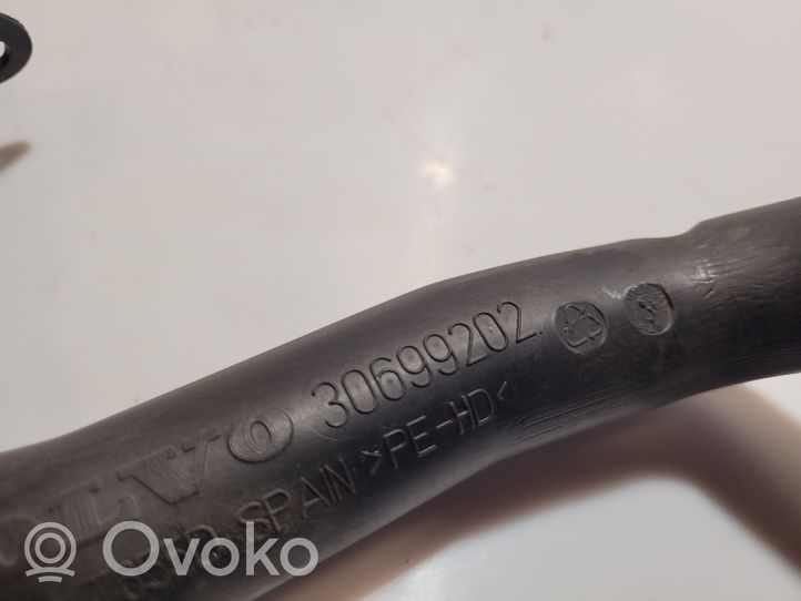 Volvo V70 Rurka wlewu płynu do spryskiwaczy szyb 30699202