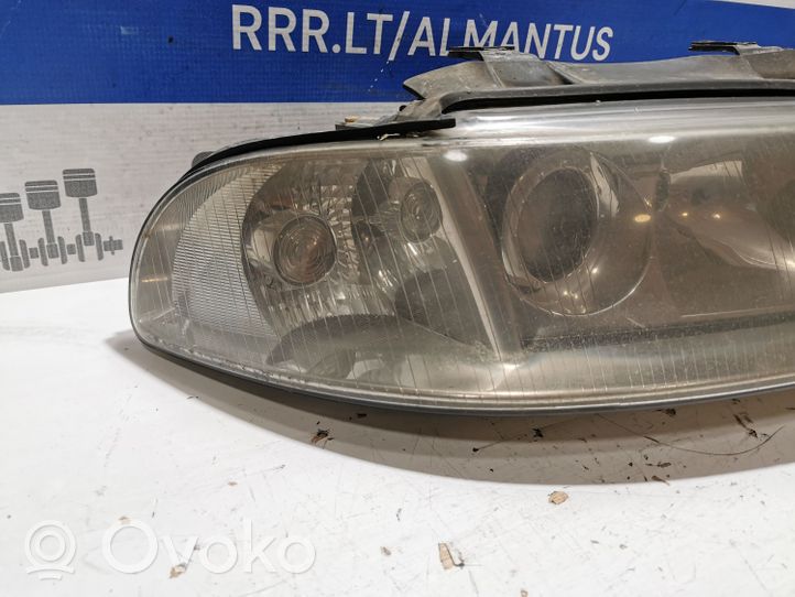 Audi A4 S4 B5 8D Phare frontale 8D0941004AN