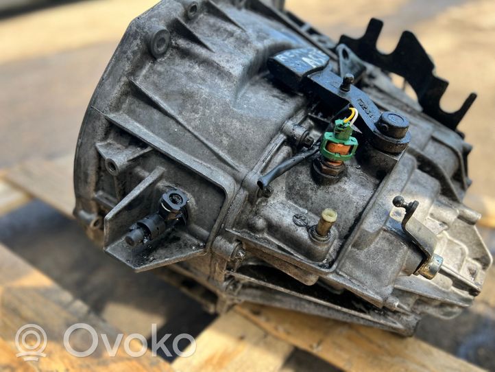 Renault Master II Manual 6 speed gearbox PF6S003