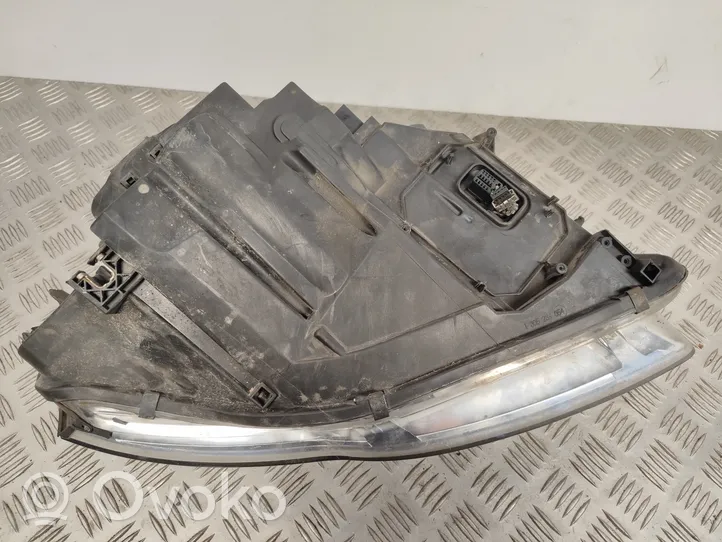 Audi A4 S4 B7 8E 8H Lampa przednia 8E0941003BM