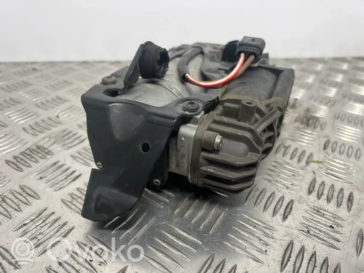 Mercedes-Benz E W213 Ilmajousituksen kompressoripumppu A0993200004