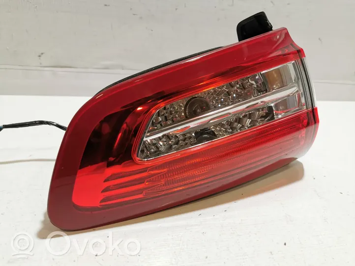 Citroen DS5 Lampy tylnej klapy bagażnika 9803168080